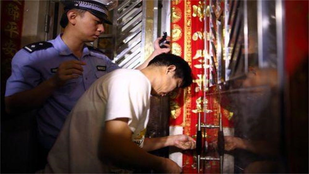 思南县请开锁师傅开了锁后，师傅为什么一般都不进门，就算主人请也不进去？